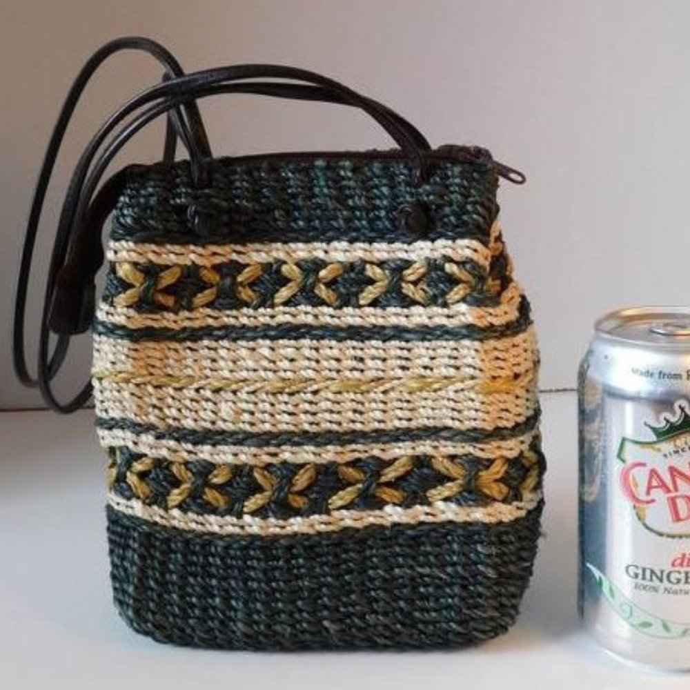 Woven Rattan Purse - Picture 3 of 9